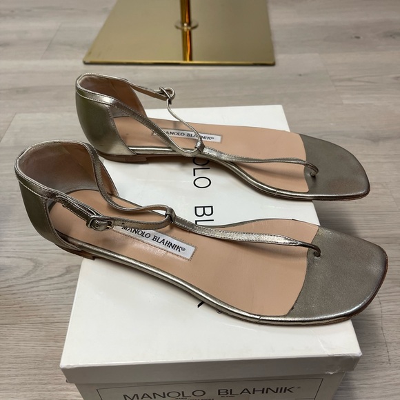 Manolo Blahnik Flat Thong Sandals with Buckle Closure in Bronze Gold color - Picture 6 of 10